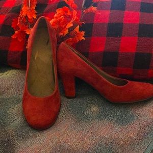 Aerosoles 3” pumps